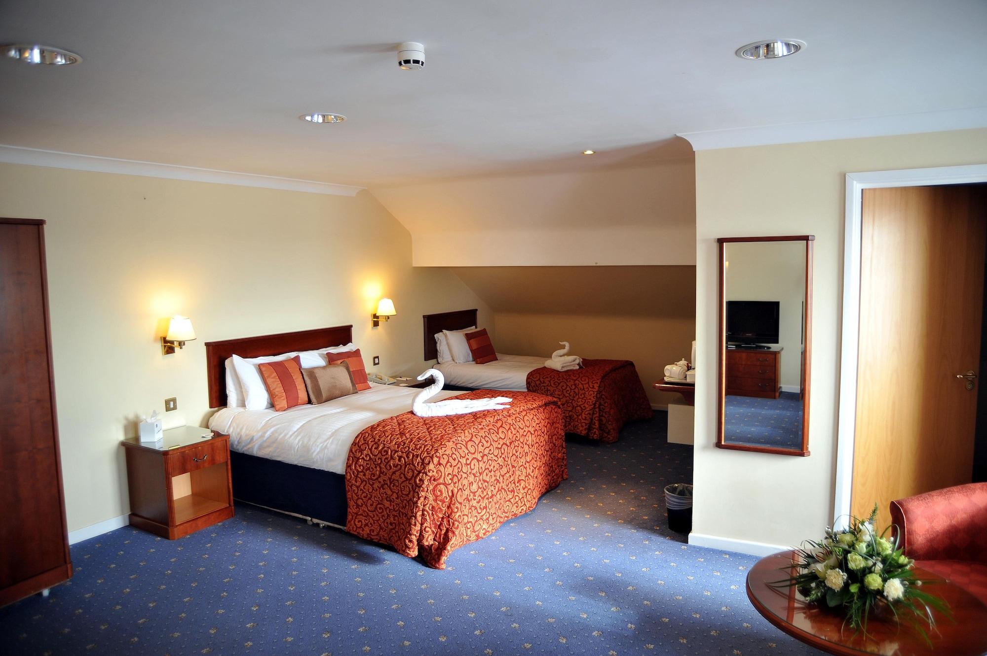 Best Western Plus Bentley Hotel, Leisure Club & Spa Thorpe on the Hill  외부 사진