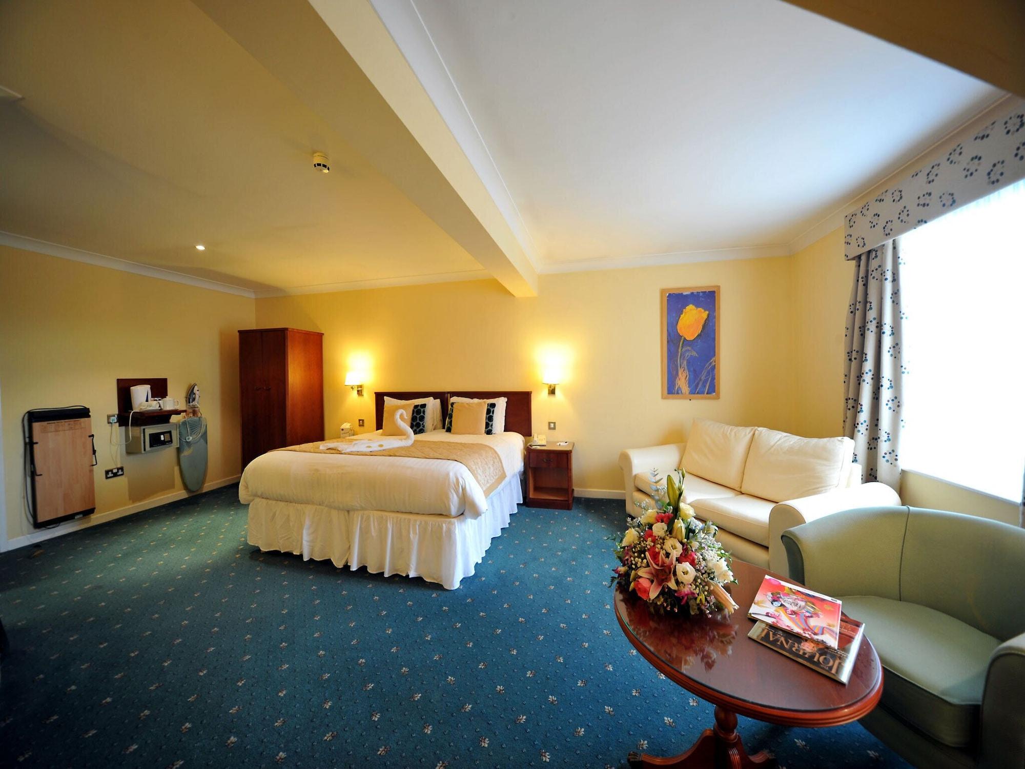 Best Western Plus Bentley Hotel, Leisure Club & Spa Thorpe on the Hill  외부 사진