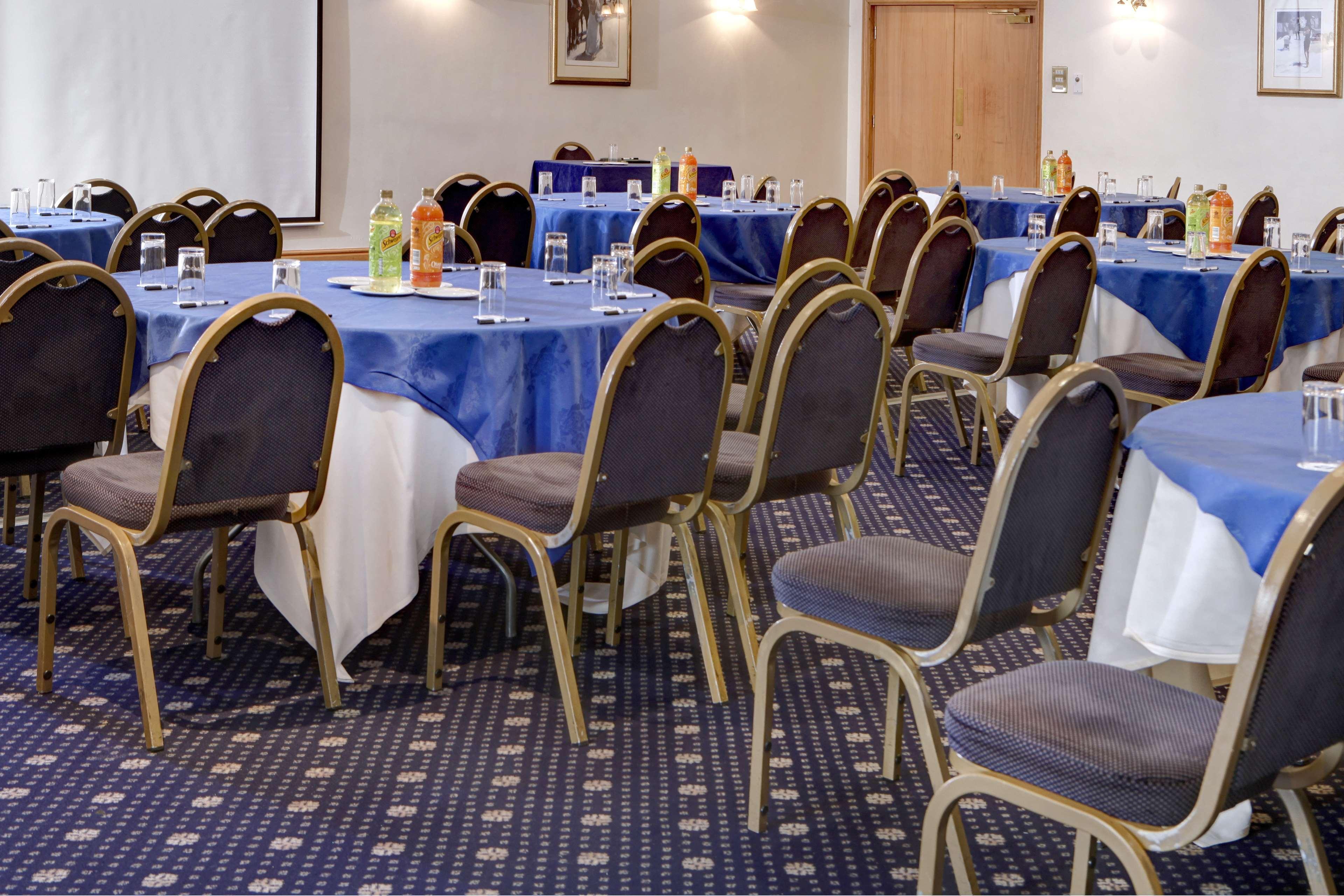 Best Western Plus Bentley Hotel, Leisure Club & Spa Thorpe on the Hill  외부 사진