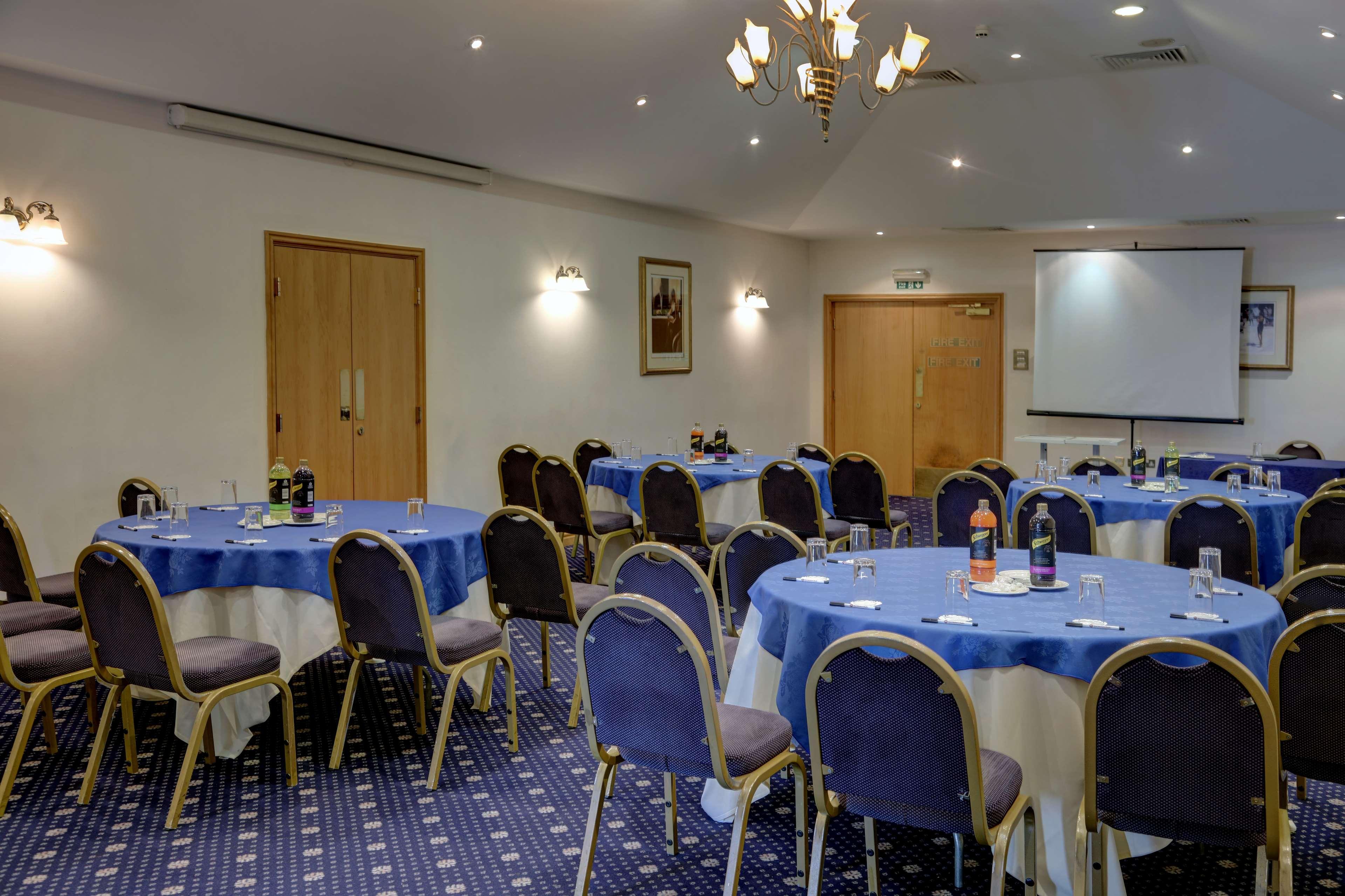 Best Western Plus Bentley Hotel, Leisure Club & Spa Thorpe on the Hill  외부 사진
