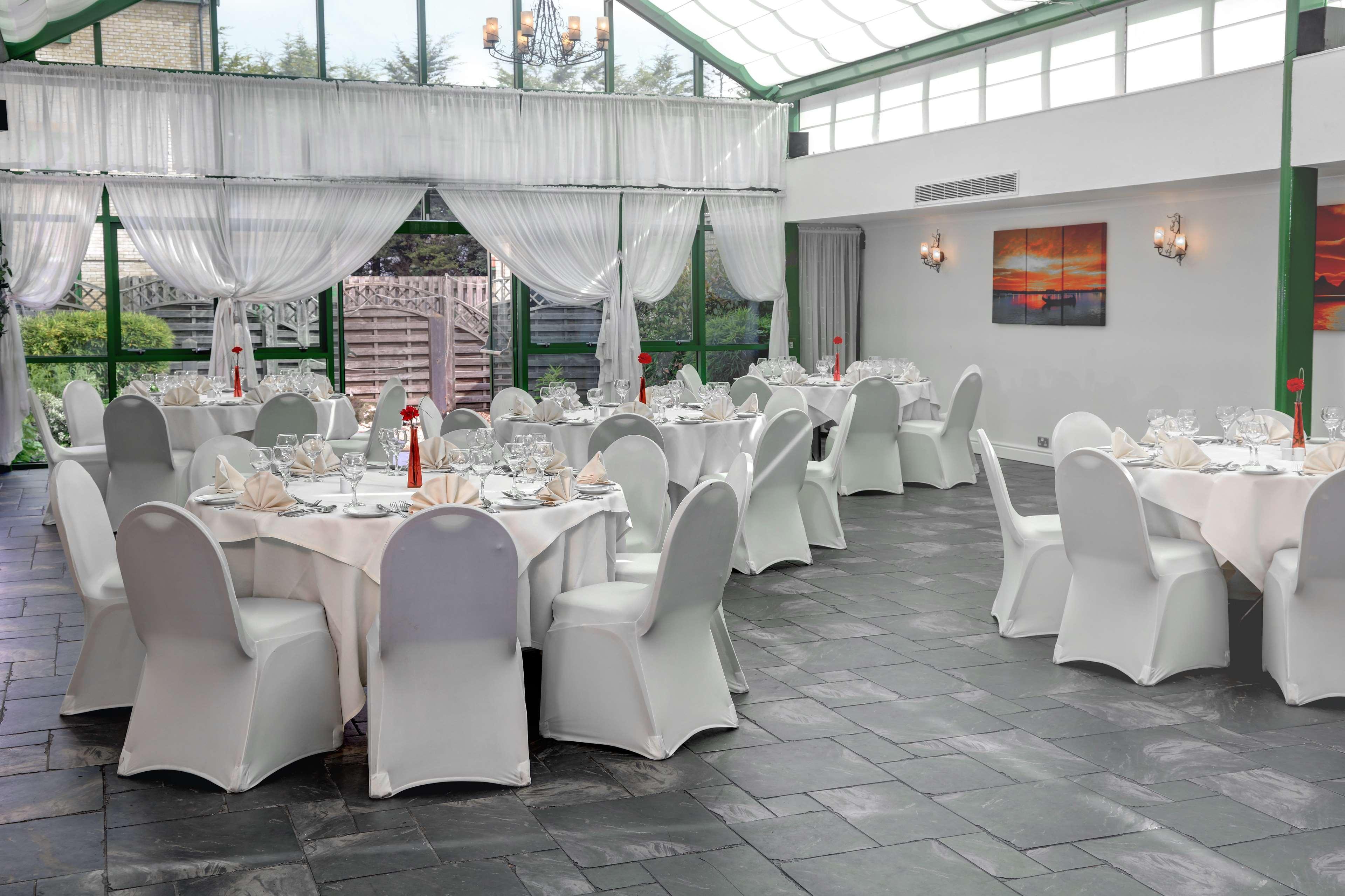 Best Western Plus Bentley Hotel, Leisure Club & Spa Thorpe on the Hill  외부 사진