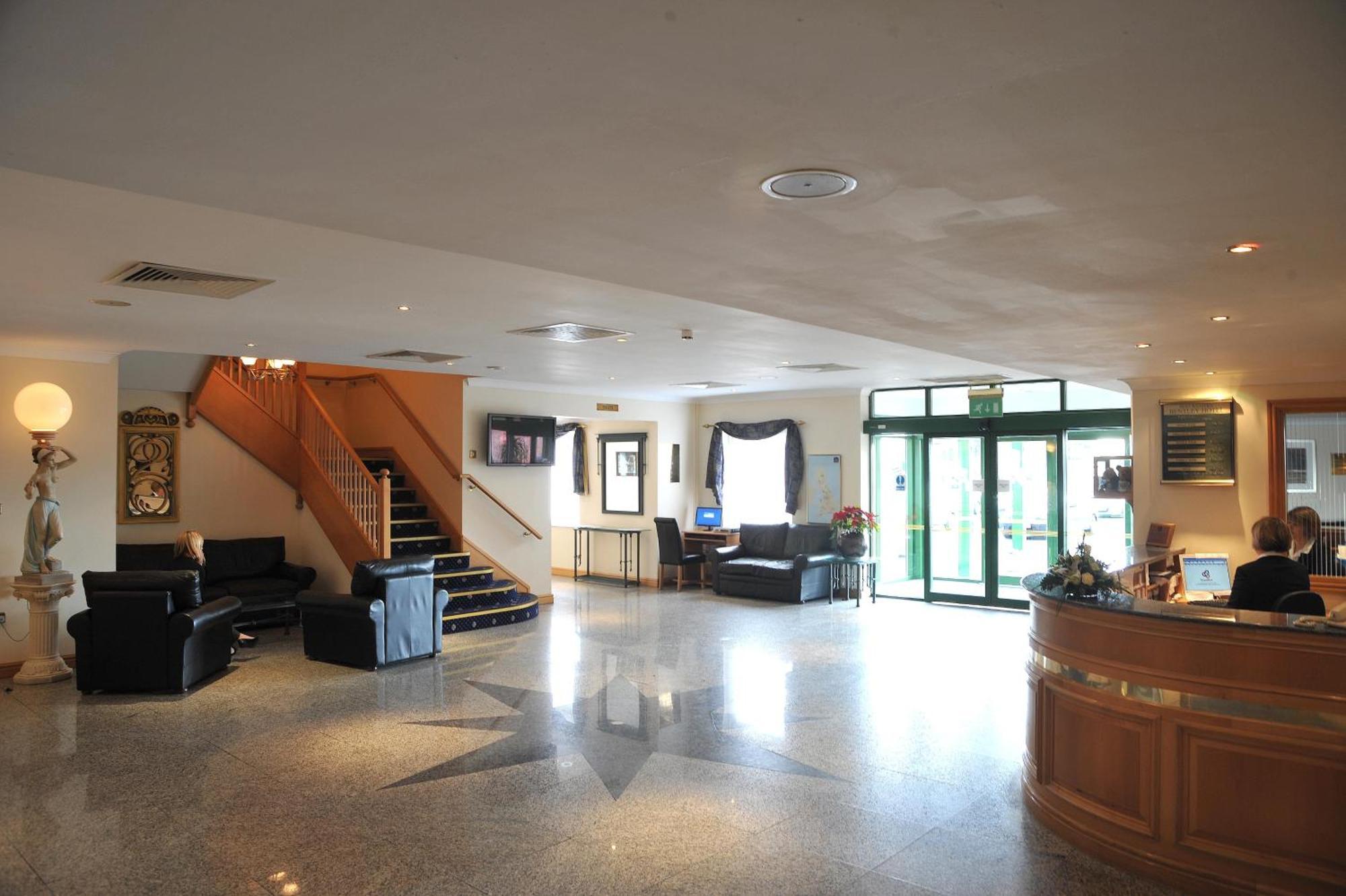 Best Western Plus Bentley Hotel, Leisure Club & Spa Thorpe on the Hill  외부 사진