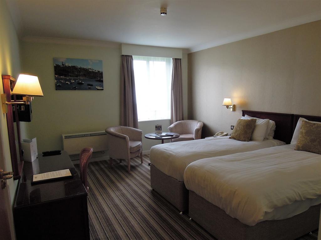 Best Western Plus Bentley Hotel, Leisure Club & Spa Thorpe on the Hill  외부 사진