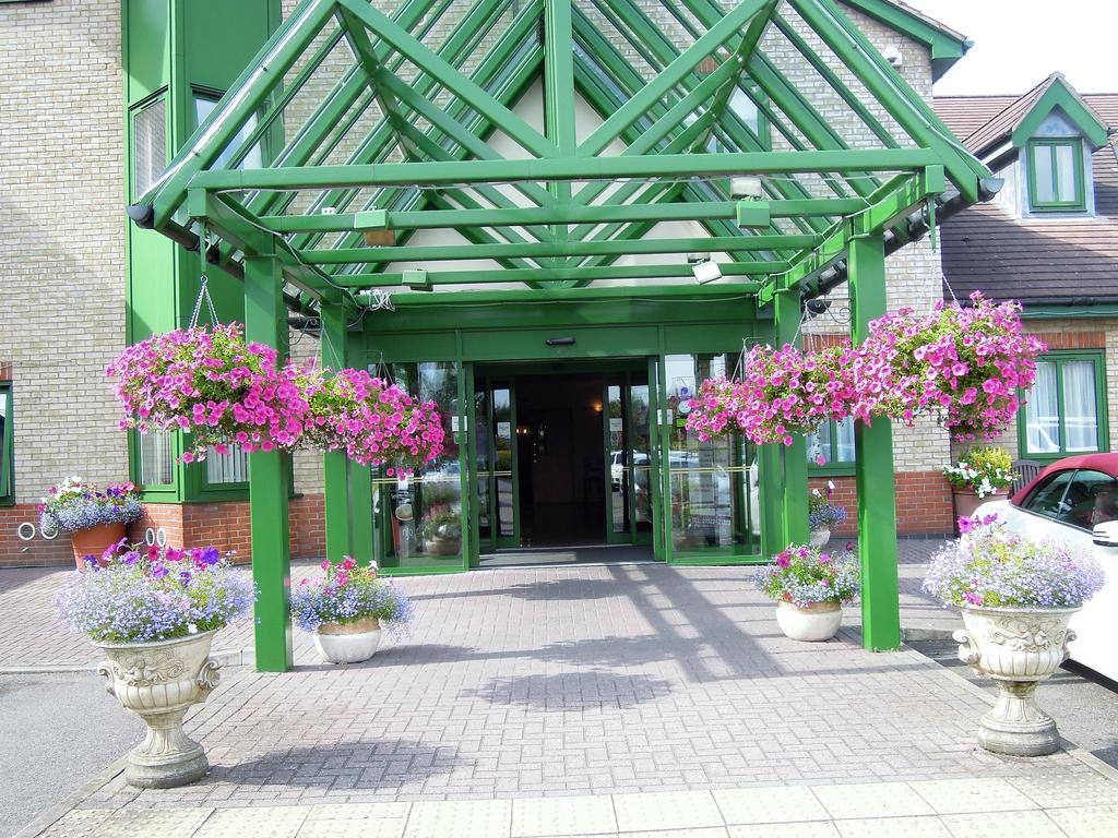 Best Western Plus Bentley Hotel, Leisure Club & Spa Thorpe on the Hill  외부 사진