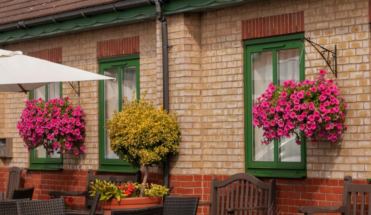 Best Western Plus Bentley Hotel, Leisure Club & Spa Thorpe on the Hill  외부 사진